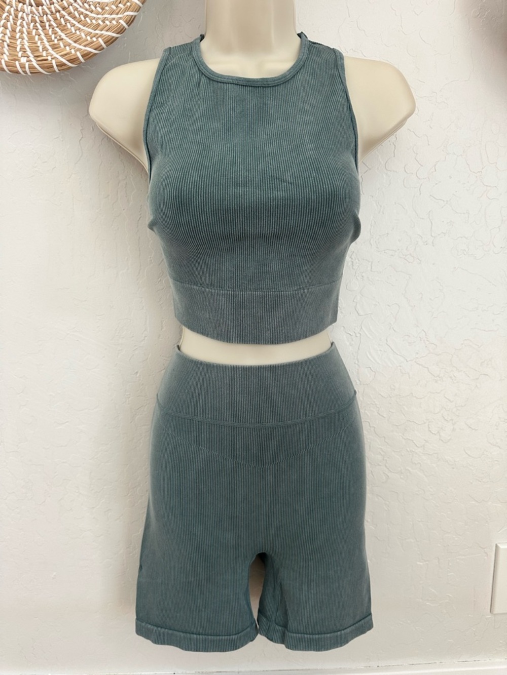 Aura Seamless Ribbed Activewear Set. Size XL/XXL